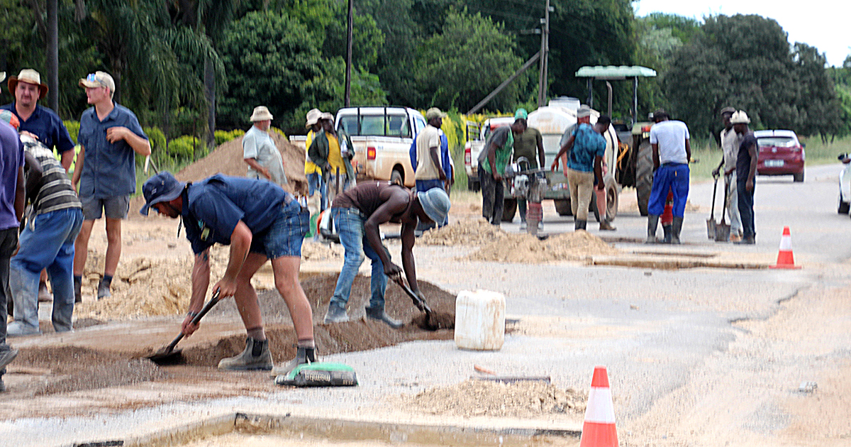 Levubu farmers opt to fix pothole-ridden D4 rather than wait for RAL
