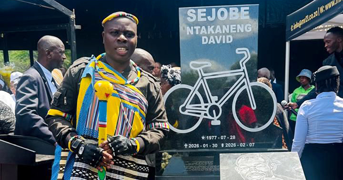 Thousands bid farewell to "Bicycle Man” David Sejobe