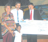 Mirror and Spar lend a helping hand