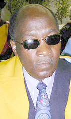 Well-known academic dies