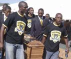 Thousands greet victims of bus accident