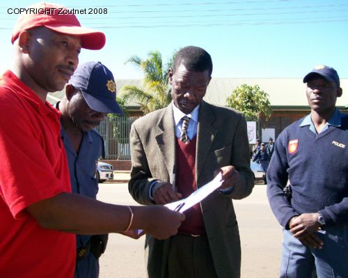 Police inspector to remain in custody