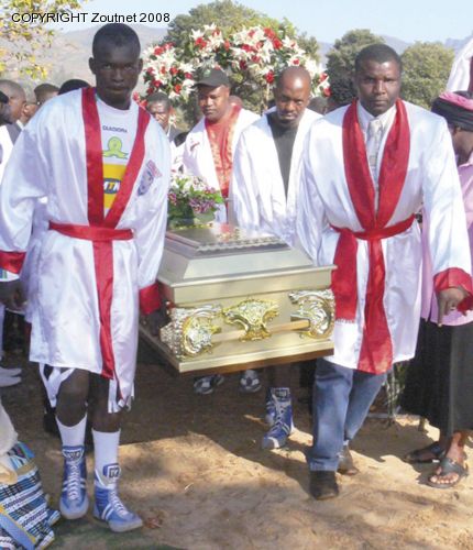 Hundreds pay their last respects to first lady boxing official