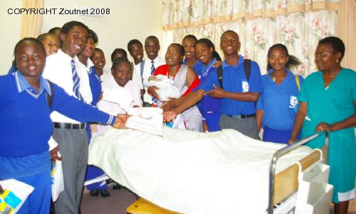 Makhado pupils give presents to patients