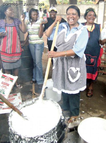 Mayor Caroline cooks for asylum seekers