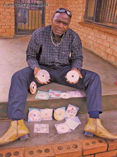 Arrest counterfeiting syndicates - Zozo