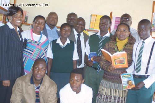 Mayor hands over satellite library to school