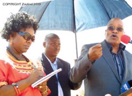Zuma presents RDP houses to Davhana community