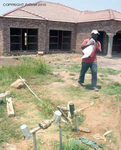 It smells, but we are fine, say Elti-residents
