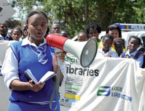 Needy local schools demonstrate for libraries
