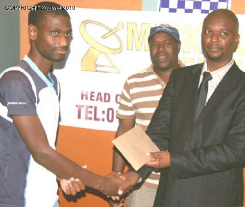 Cash prizes for winners of chess tournament