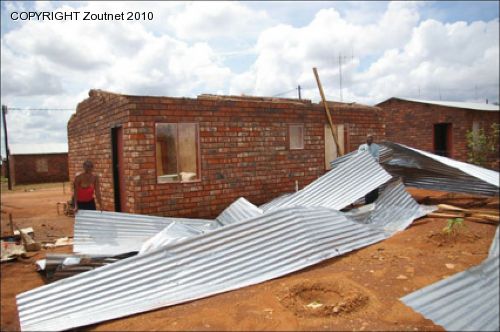 Lekganyane donates blankets to storm victims