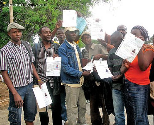 Zim travellers stranded at border post