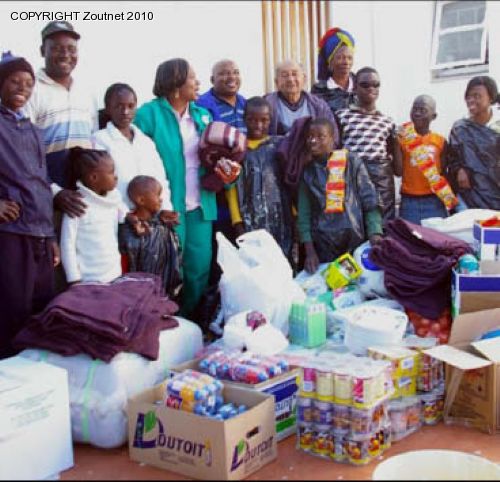 Mayor helps to renovate refugees centre