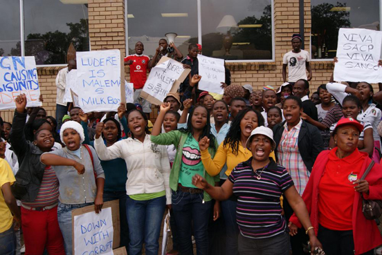 Waterval community stages service delivery march