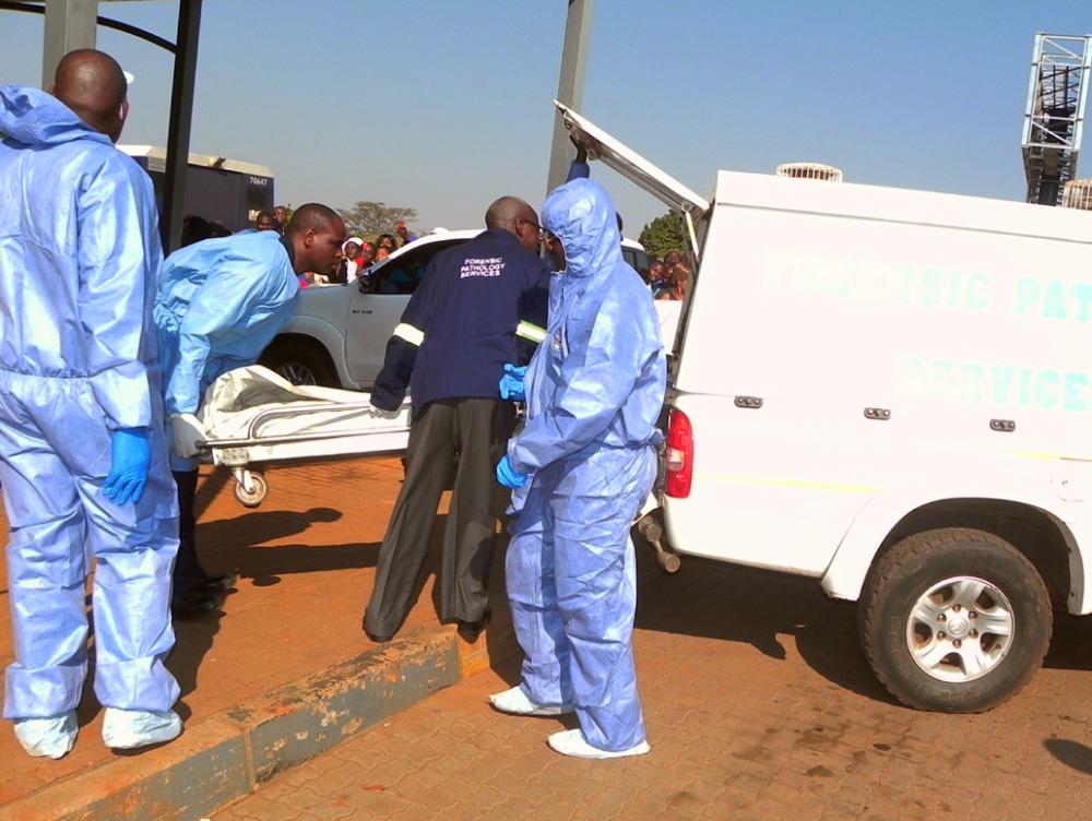 Robber dies in shoot-out with security guards