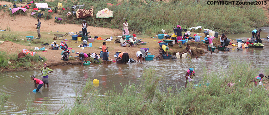 Residents risk their lives in search of water