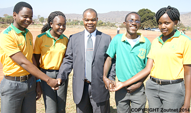 Beloved principal Khandela retires