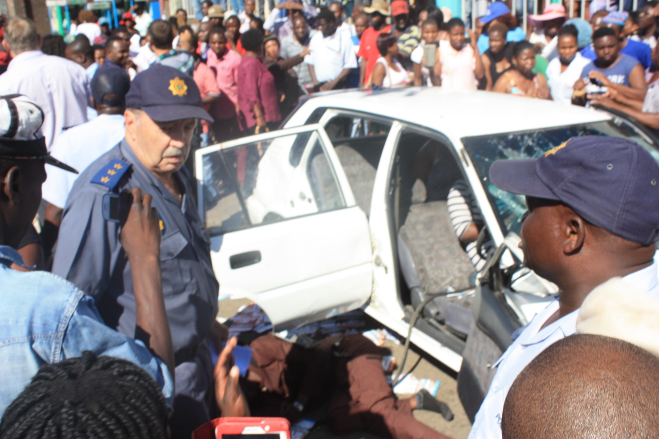 Mob attacks four suspects