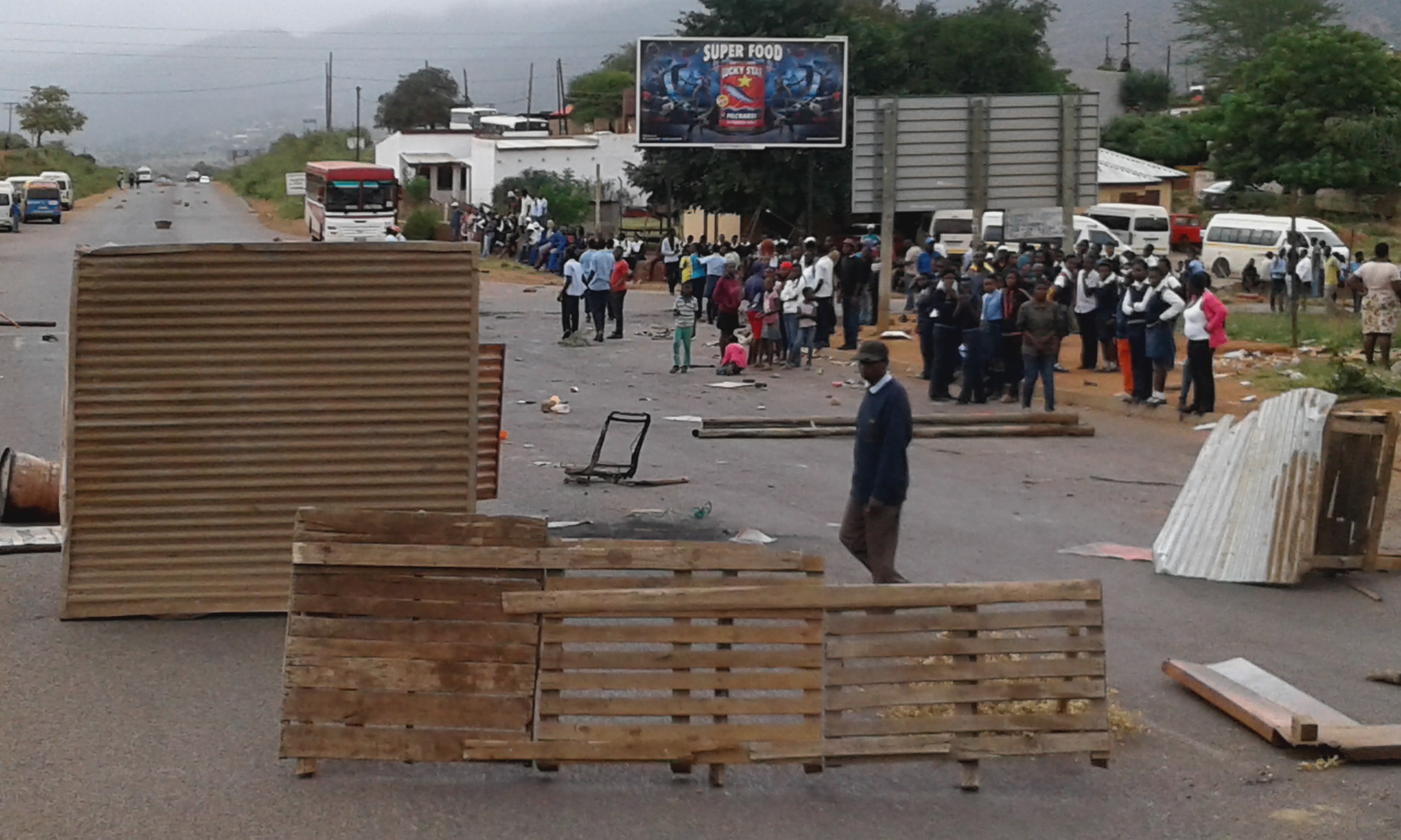 Dopeni residents barricade road
