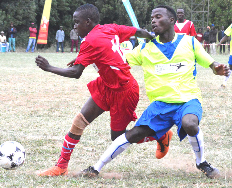 Madzivhandila lift the Mufamadi trophy