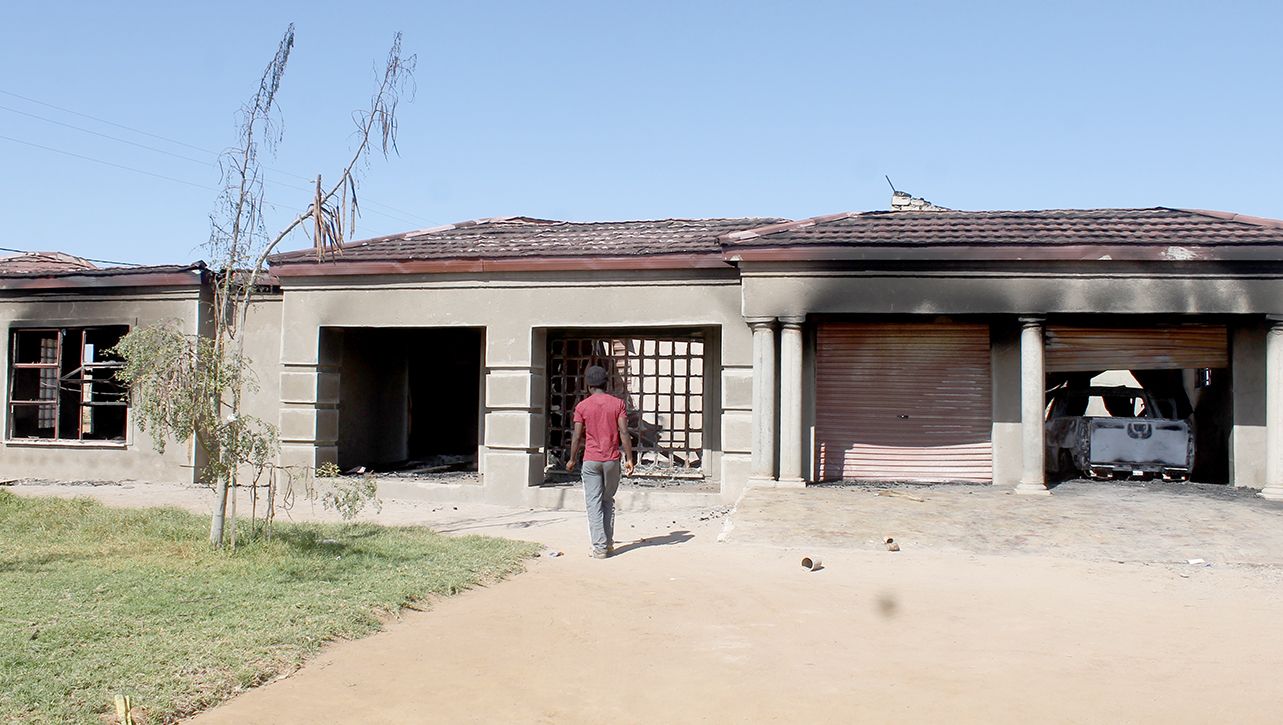 Man dies in ﬁre at Ha-Ravele