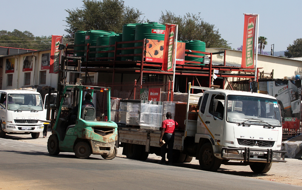 MM fed up with illegal trading from sidewalks