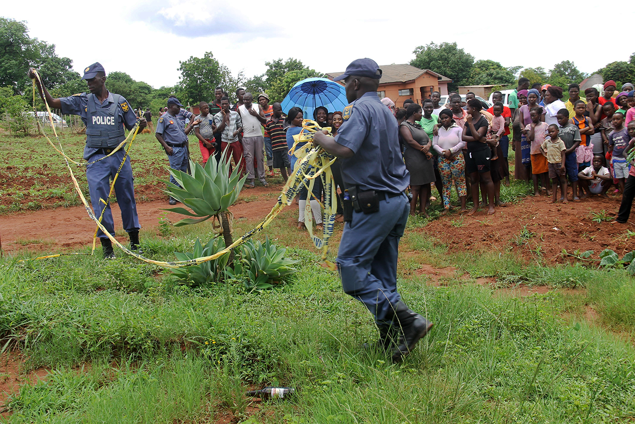 Man kills wife in cold blood