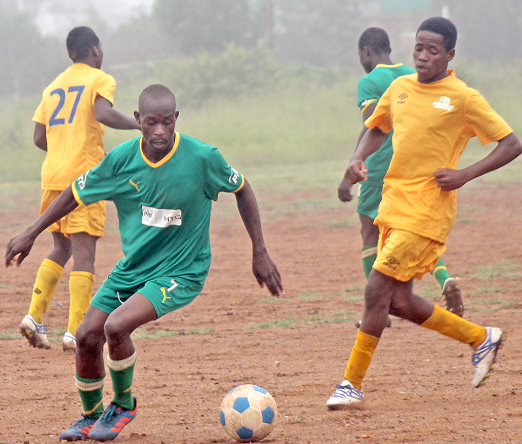 Lloyd steers Arsenal to victory