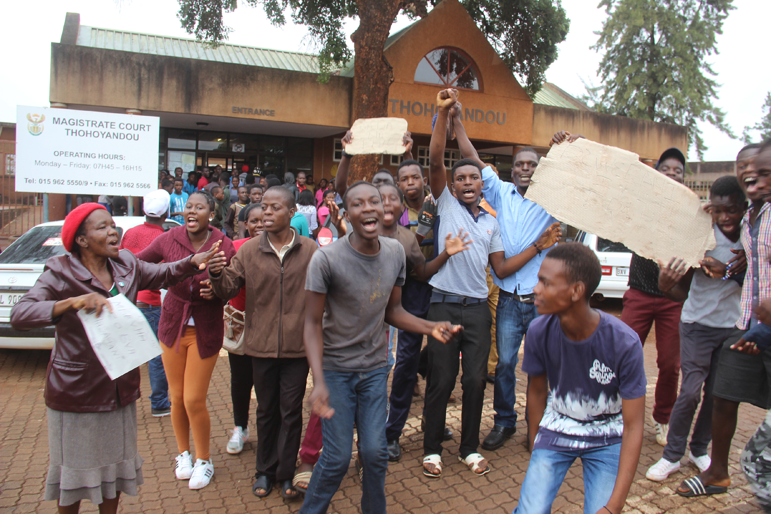 We will fight on - Dzwerani residents