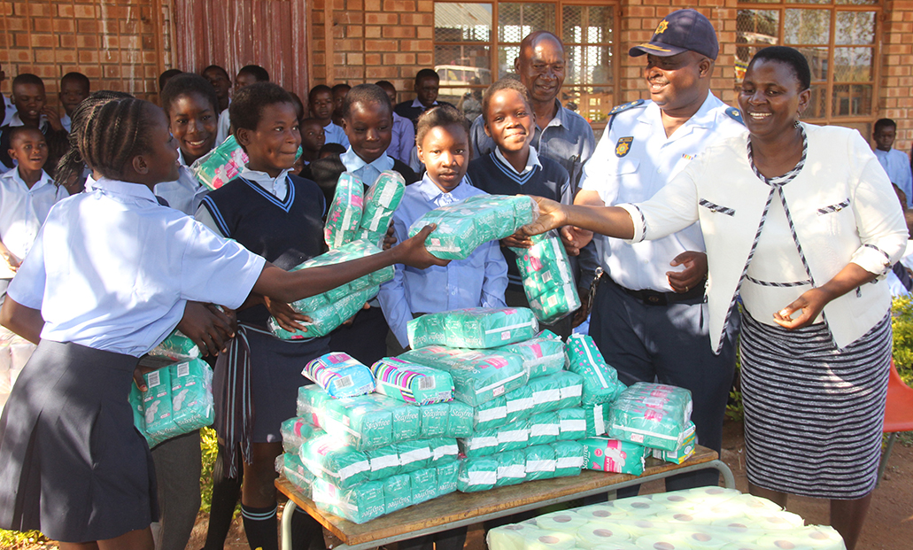 Thohoyandou police extend helping hand to the needy