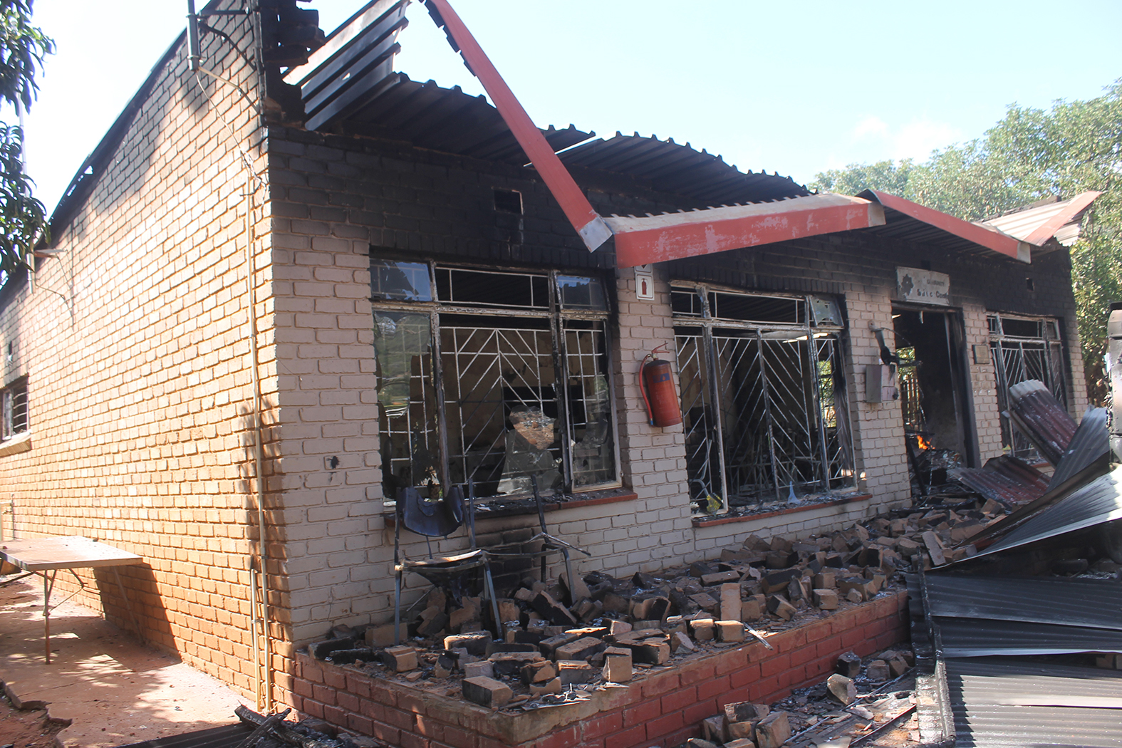 Satellite police station set alight