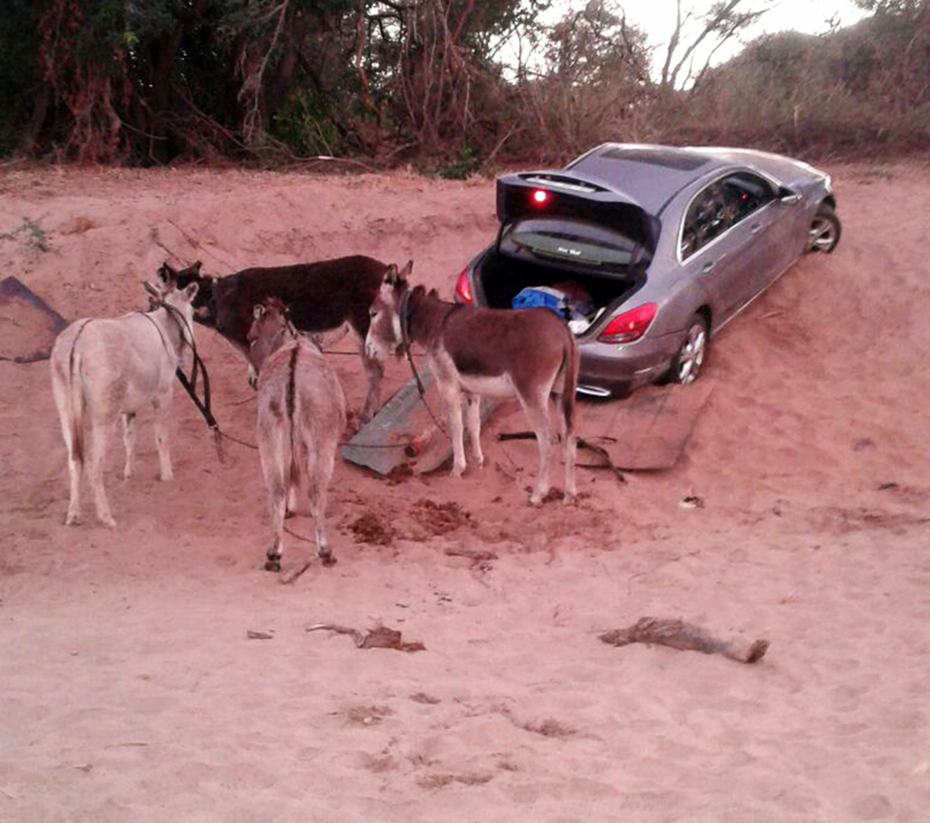 Police recover luxury vehicle stuck in Limpopo River