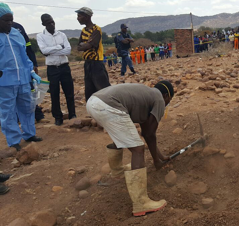 Shock as two more graves  are violated in Folovhodwe 1