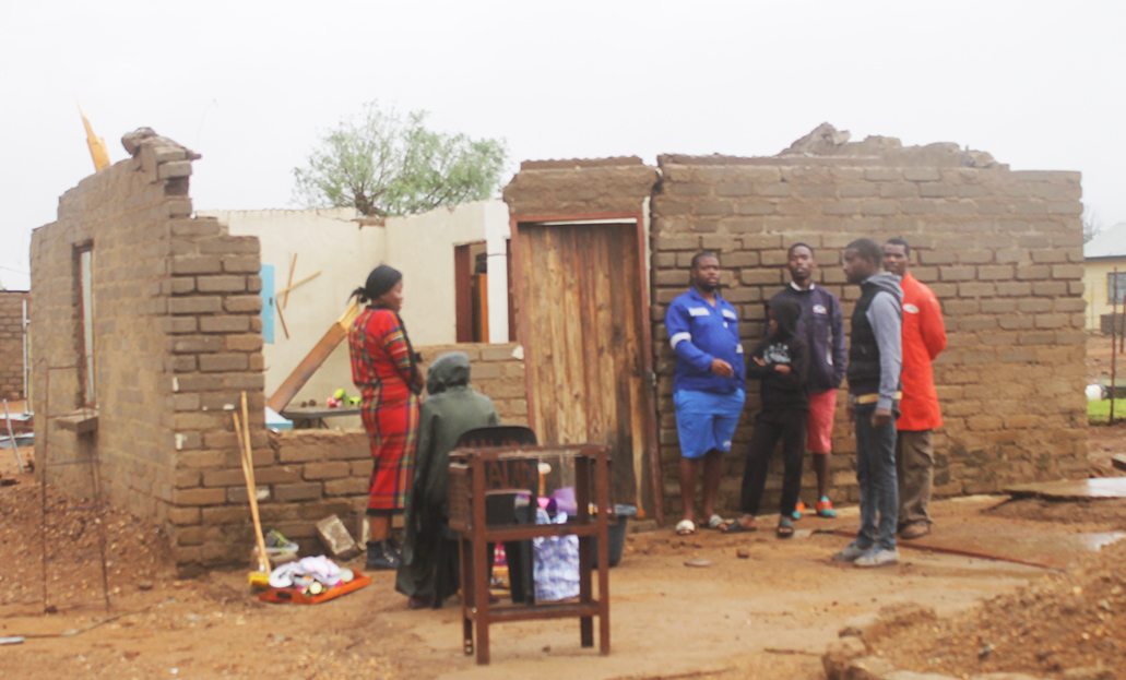 Hundreds of houses without roofs after storm hits Sinthumule