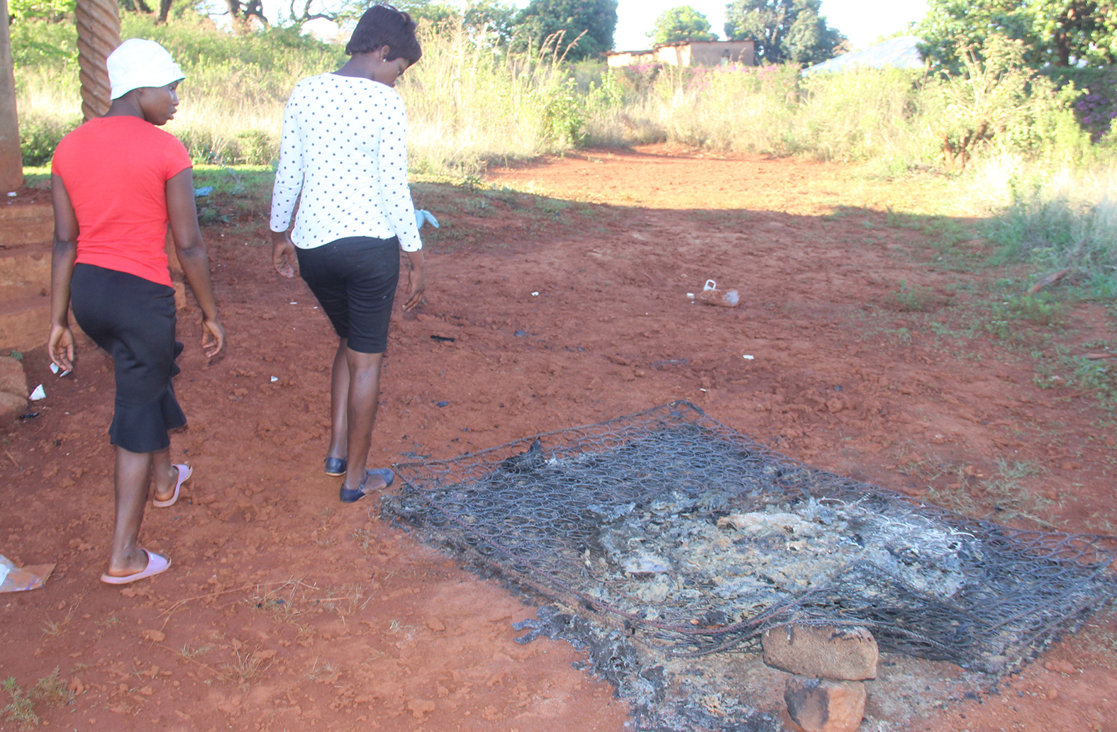 Mobsters loot house of innocent  suspected kidnapper