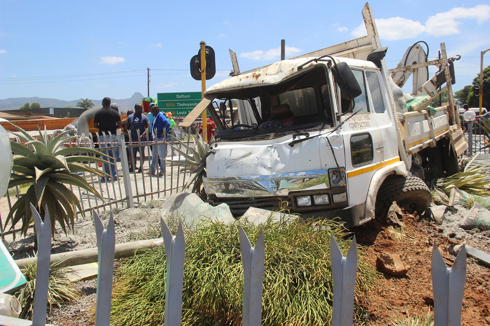 Runaway truck causes havoc at Tshisahulu