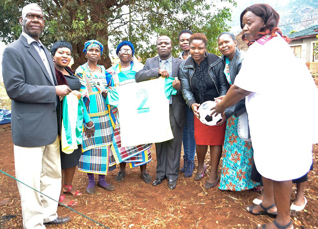 Gogo  team received donation