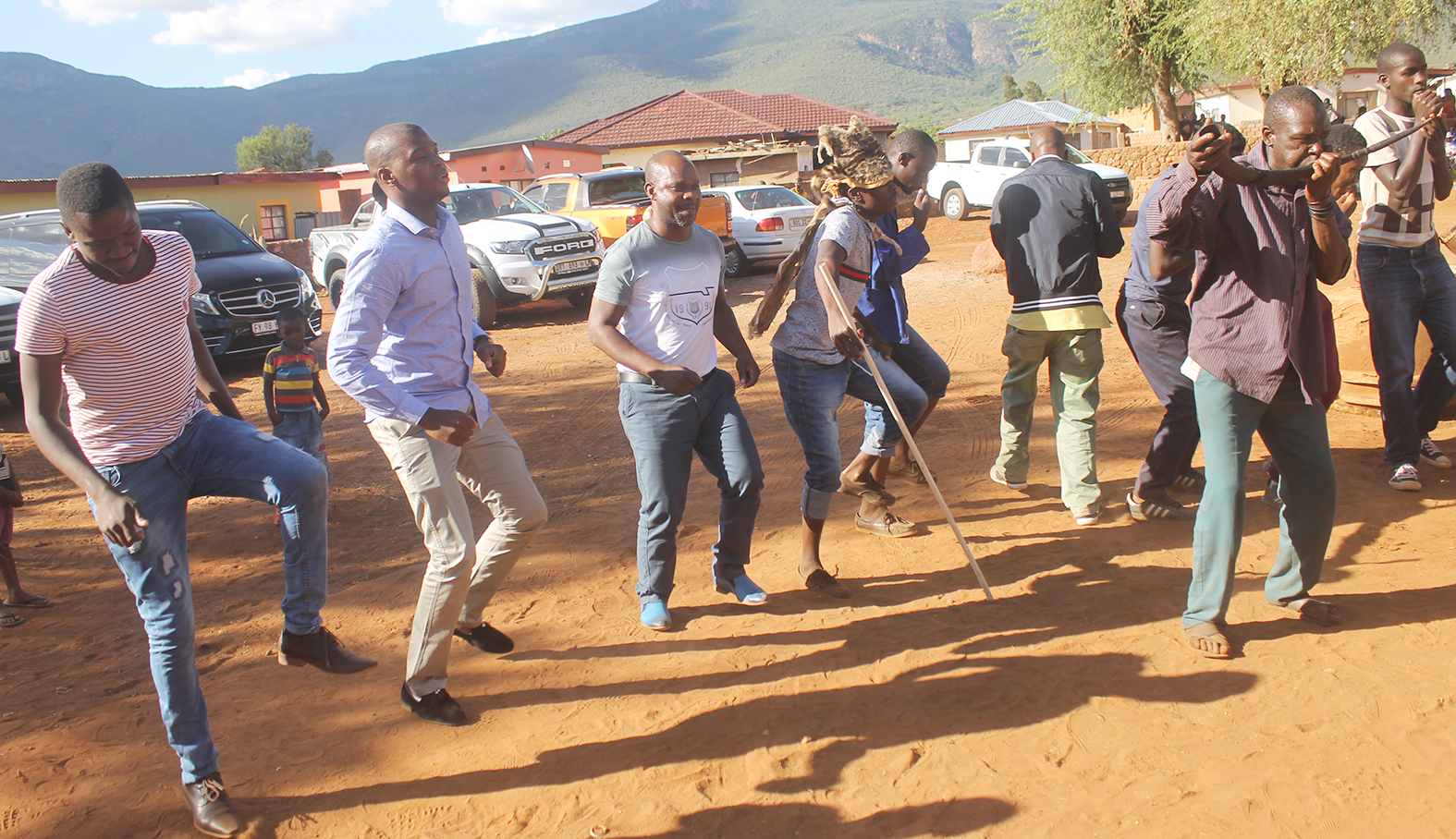 Tshikona winners celebrate with King Mphephu