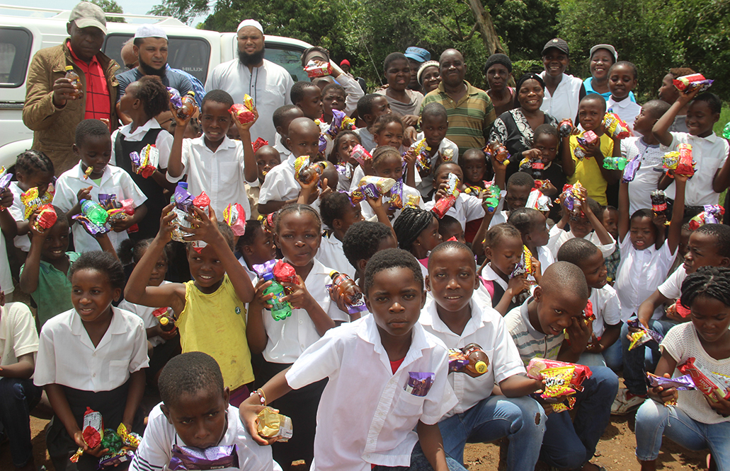 Food parcels for Nesengani needy
