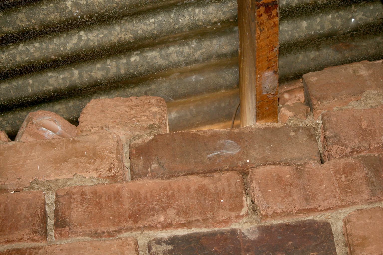 This house can collapse at any time