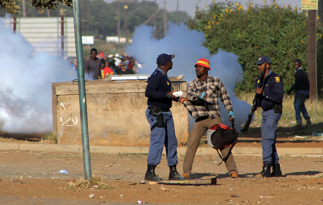 Madombidzha protestors injured in clashes with police