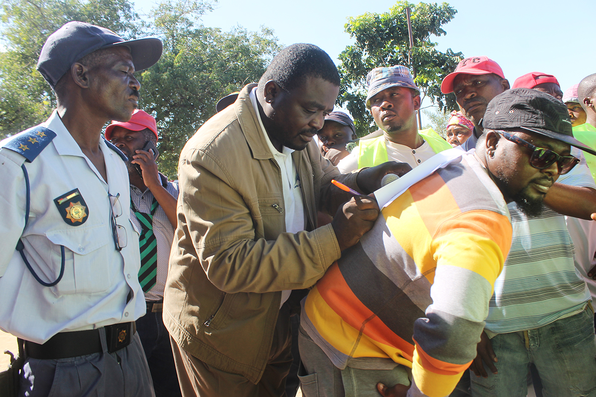 Musina residents hand over memorandum about service delivery