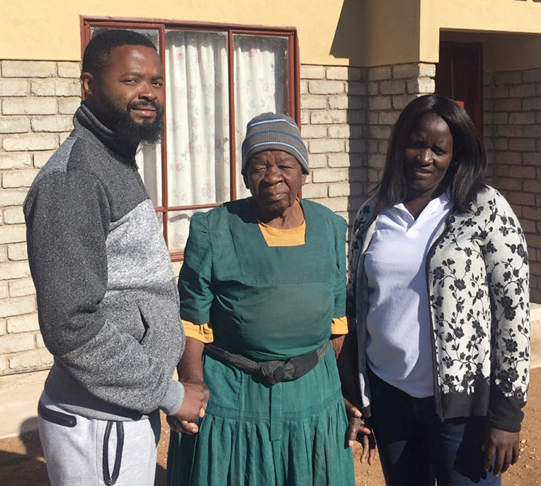 Victims of fire gets RDP house