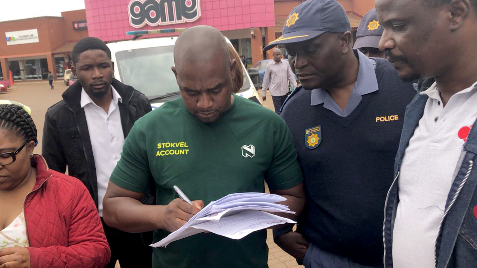 Hawkers march to Nedbank to save VBS