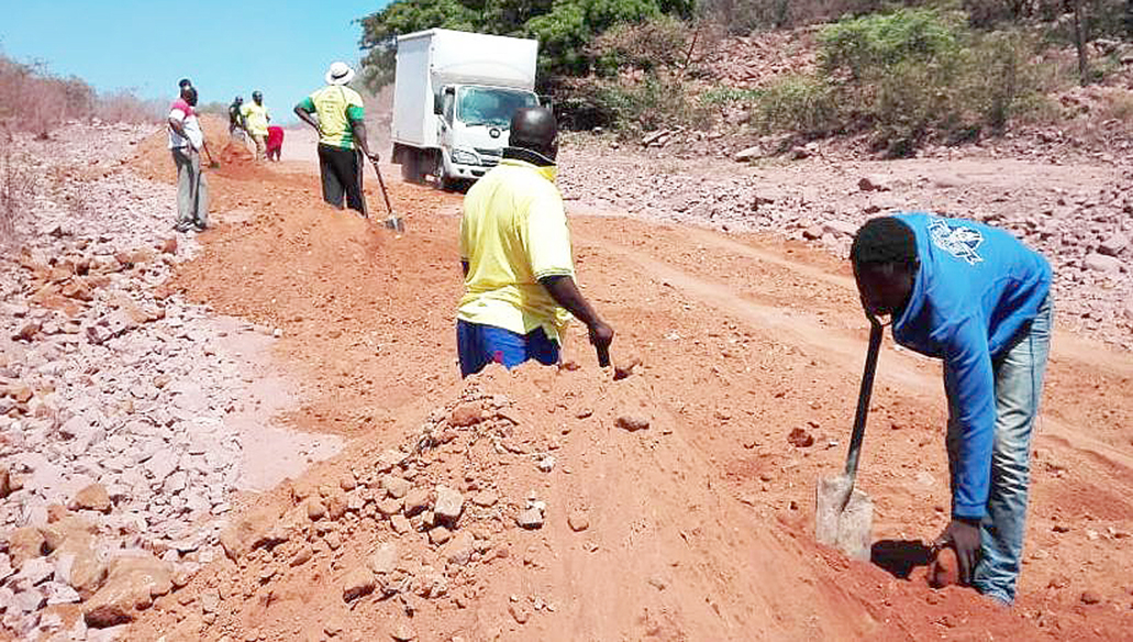 Matavhela community volunteer to fix damaged roads