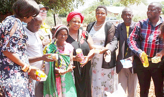 Food parcels for flood victims at Tshiungani
