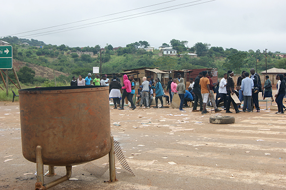 Rivoni pupils close  R578 in demand for a school