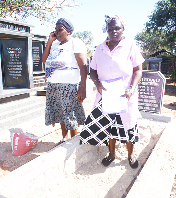 Drama as siblings fight over mother's corpse