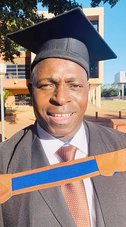 Thulamela mayor graduates at Univen